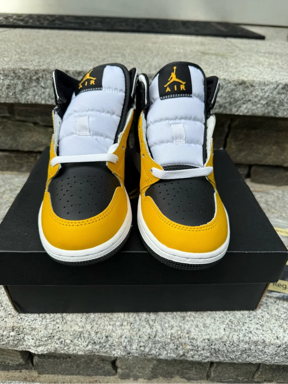 Air Jordan 1 Mid GS Yellow Ochre Black White Sneakers 4Y DQ8423-701 NIB